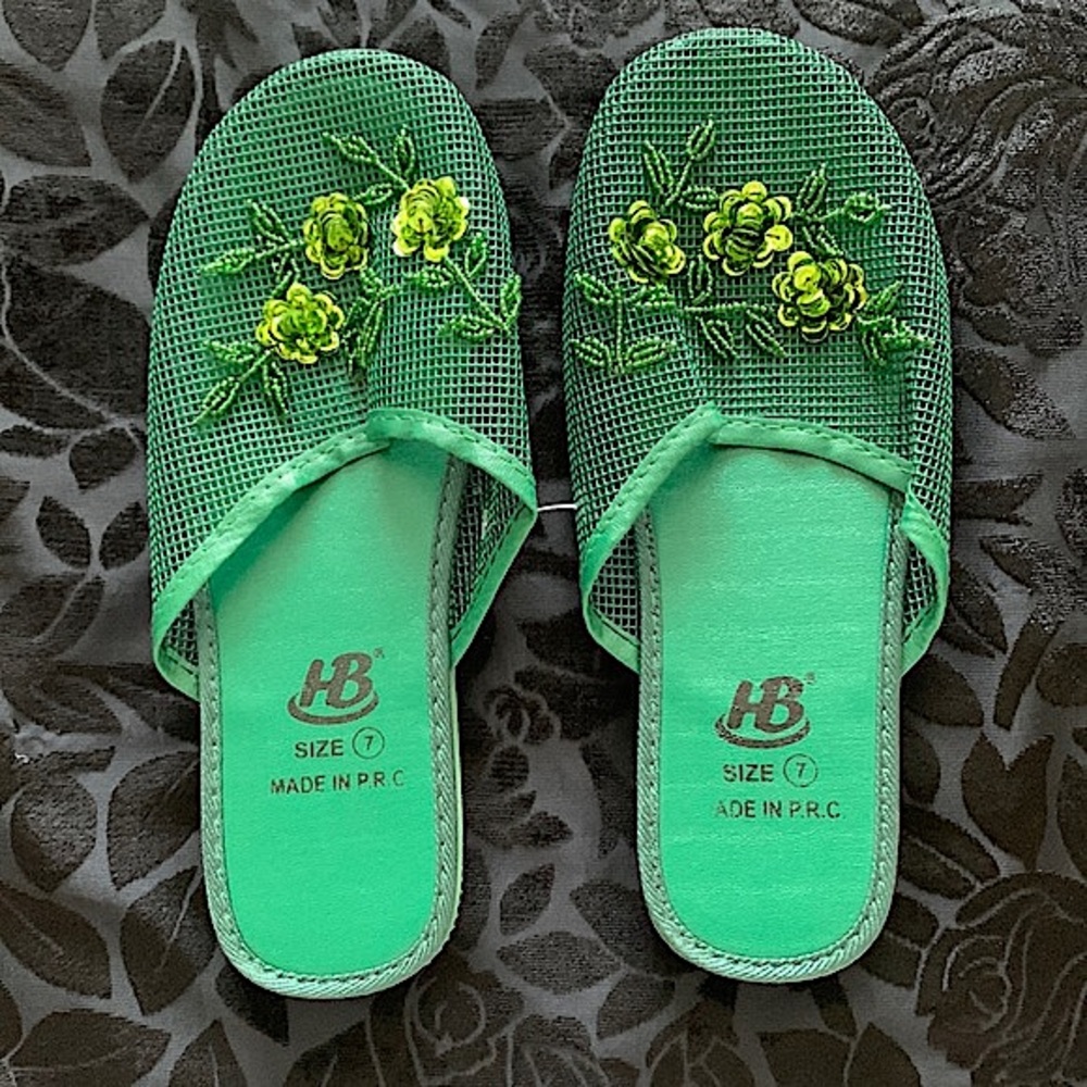 NWOT Sparkle Green Pair of Chinese Slippers 7